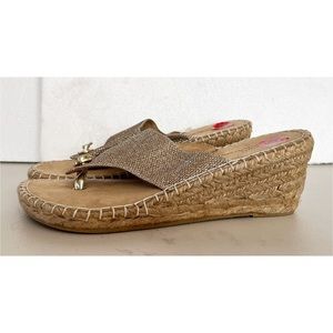 White Mountain Gold Canvas Espadrille Flip Flop Wedge Sandal 6 NWT